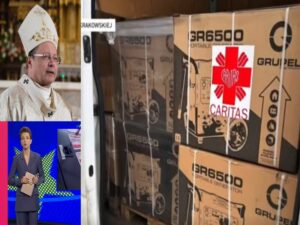 Na fotografii widać w lewym górnym rogu mężczyznę. Poniżej kobieta coś opowiada mając na niebieskim tle obraz z generatorami i symbolem Caritasu. Po prawej stronie zdjęcie generatorów z logo Caritas.