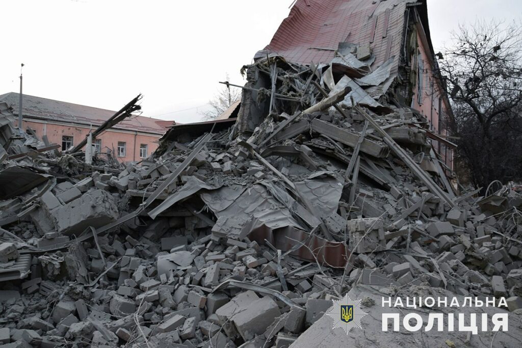 Zbombardowana szkoła, same ruiny