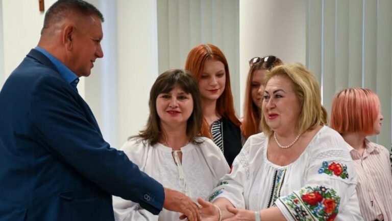 Польща навчає майбутніх психологів з України. Вони допомагатимуть дітям із воєнною травмою