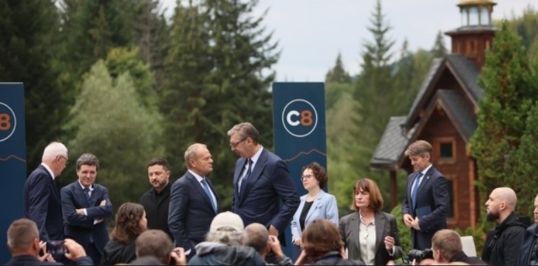 Wspólne zdjęcie uczestników szczytu Karpackiej Ósemki (C8), 18 września 2026 roku. Źródło: Telegram / Zełenski / Official